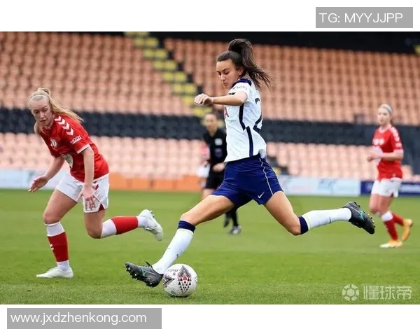 足球明星与牛仔风格完美结合的高清壁纸分享让你领略不一样的运动魅力